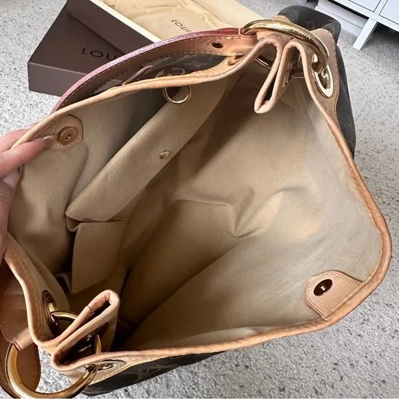 Louis Vuitton Monogram Galliera PM - Picture 11 of 16